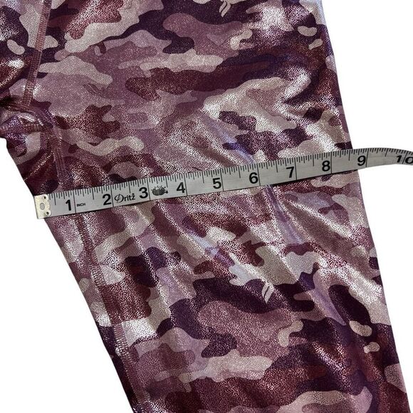 NWT Fabletics Powerhold mid rise in Pink Camo size med 6-8 - Picture 5 of 6